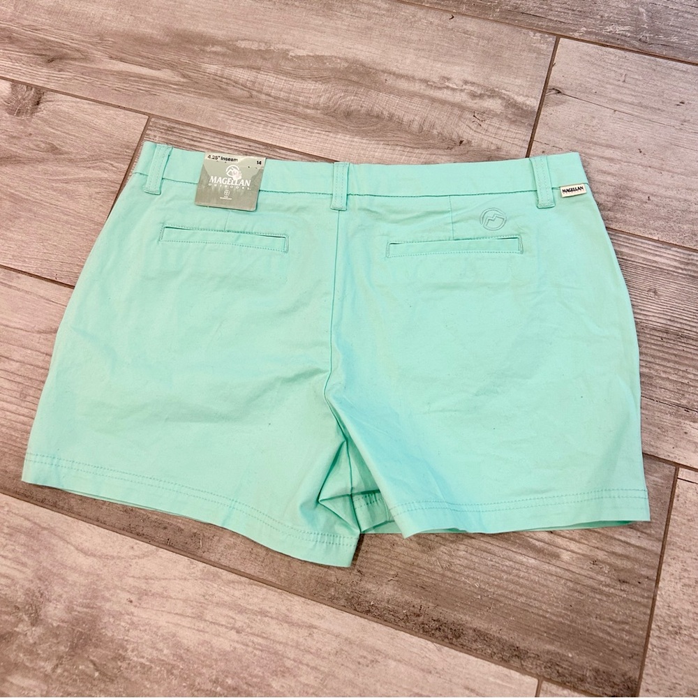 NWT Magellan Outdoors Women's Happy Camper Shorts in Beach Glass 14 - Picture 4 of 6